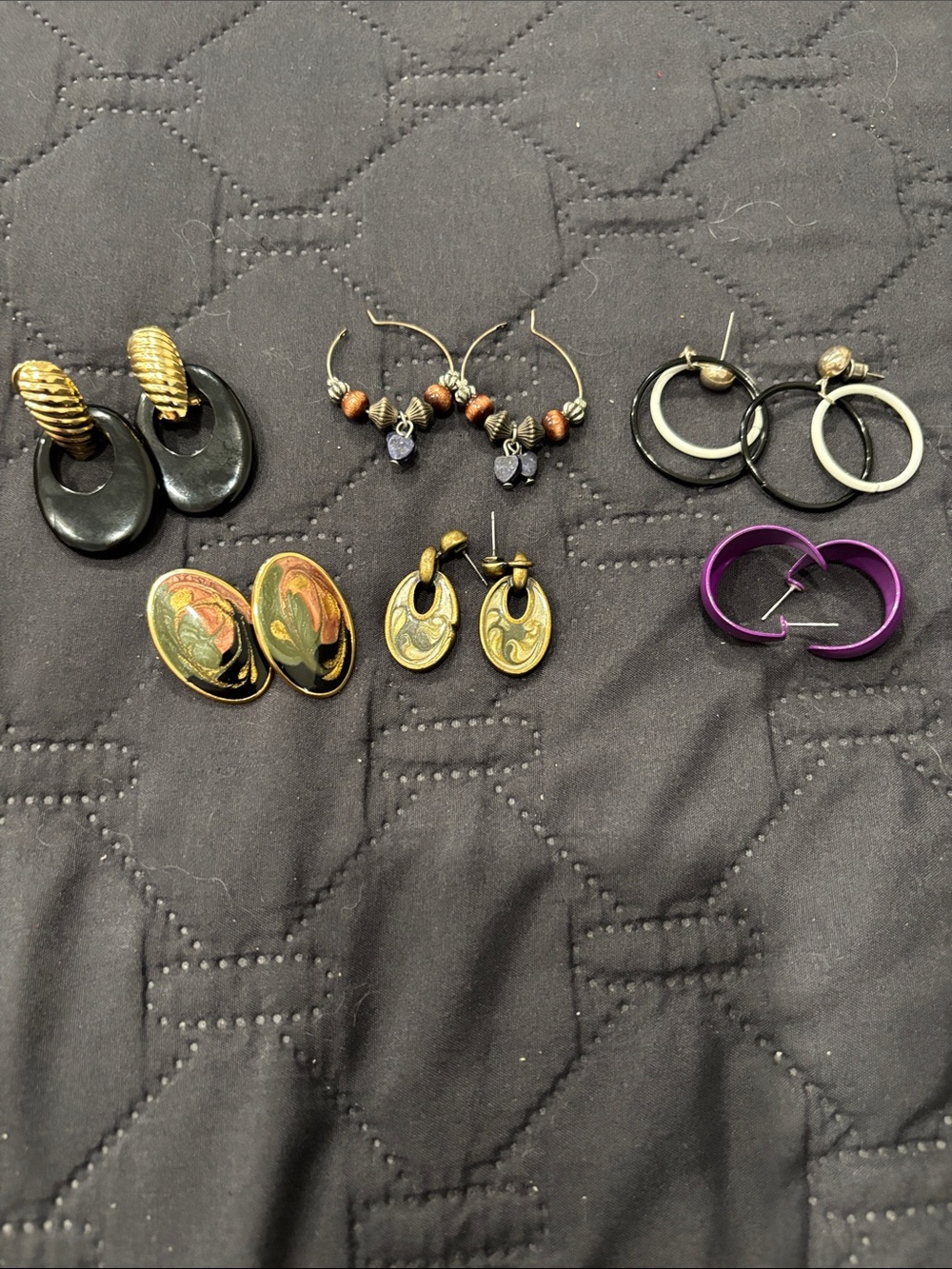 Great assortment of vintage earrings🍧